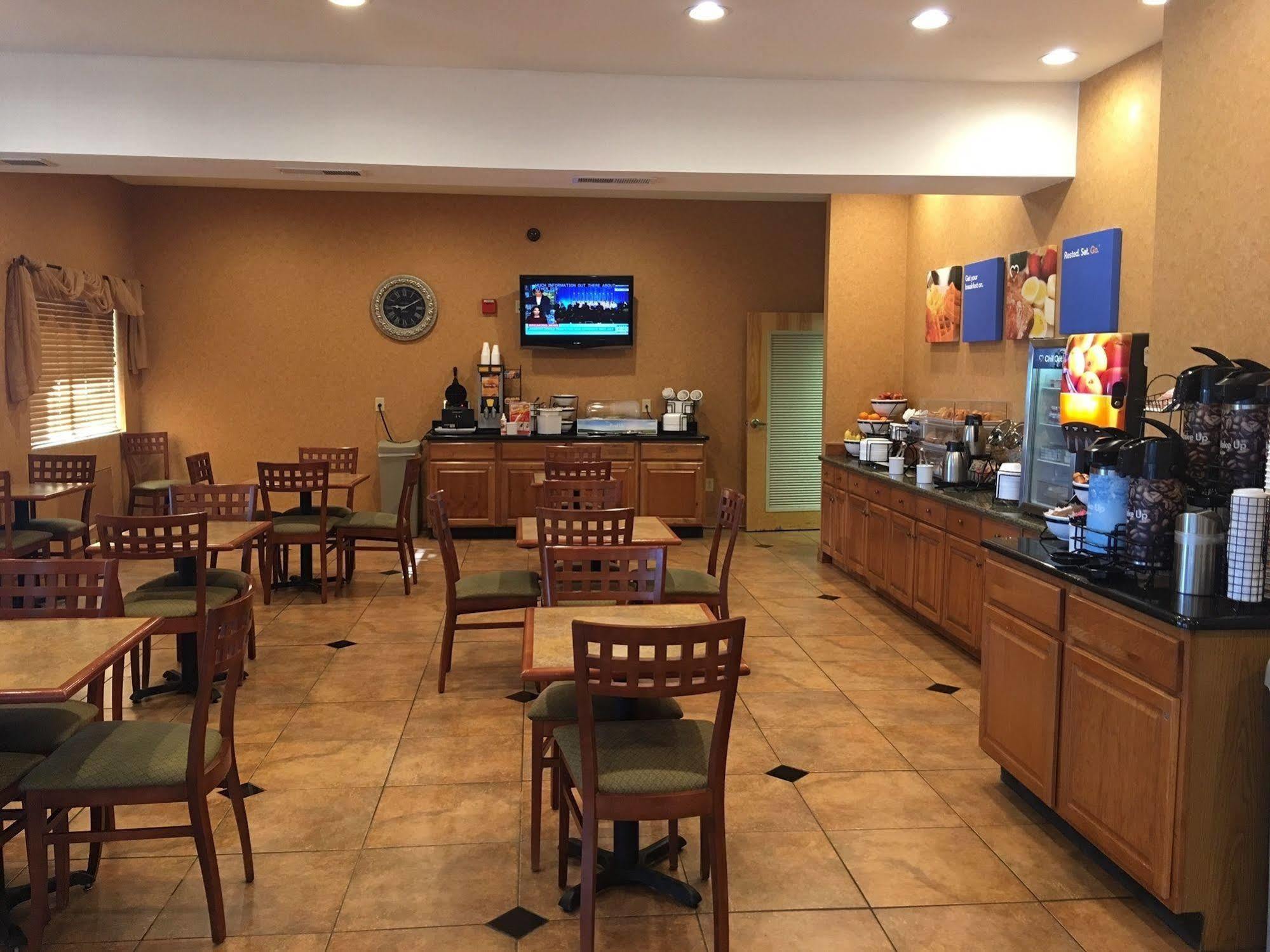 拉斯库司梅斯拉凯富套房酒店 拉斯克鲁塞斯 外观 照片