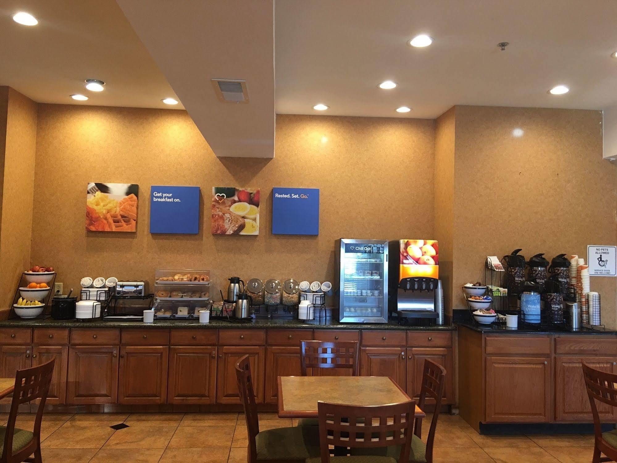 拉斯库司梅斯拉凯富套房酒店 拉斯克鲁塞斯 外观 照片
